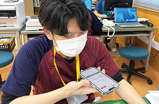 業務効率の向上を目指し、電子機器「medimo」を導入。